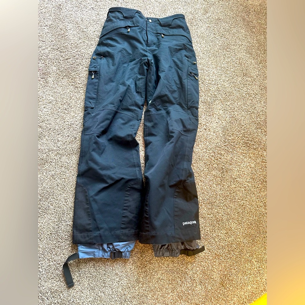 Women’s black size 6 Patagonia snowpants